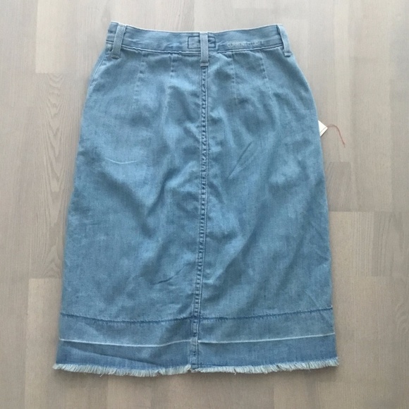 Current/Elliott "Short Sally" Basic Retro Denim Skirt in Light Wash Chambray - Picture 8 of 9